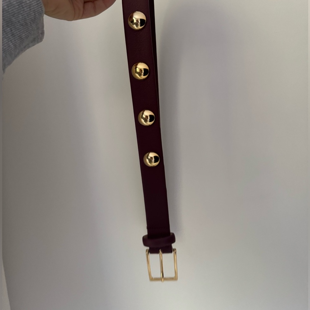 Aureum studded belt - red and gold 

Never worn, stickers removed. Size xxs